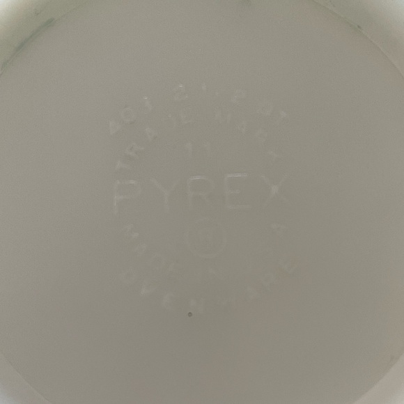 Vintage Pyrex Primary Color Mixing Bowl Set - Picture 8 of 10